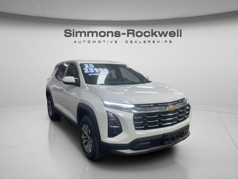 Used 2025 Chevrolet Equinox LT AWD/4WD image 8