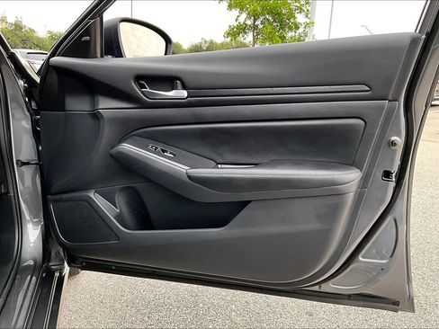 Used 2025 Nissan Altima 2.5 SV FWD image 23