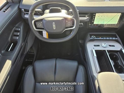 New 2026 Lincoln Navigator L Reserve AWD/4WD image 10