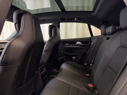 New 2026 Porsche Macan 4 Electric image 24