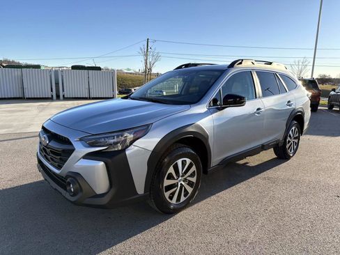 Certified 2025 Subaru Outback Premium image 8