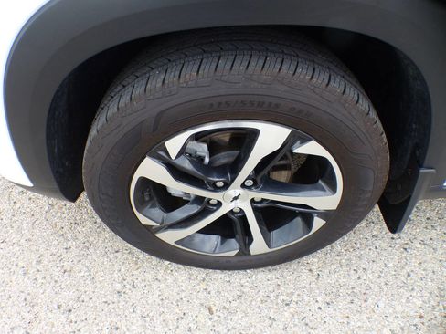 Used 2025 Chevrolet Trax RS w/ Driver Confidence Package image 11