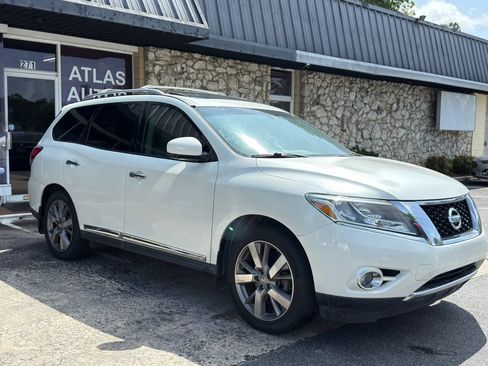 Used 2015 Nissan Pathfinder Platinum FWD image 4
