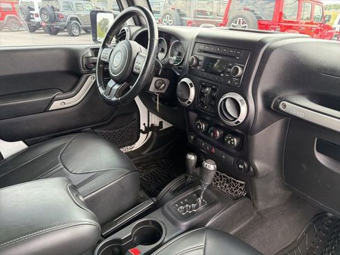Used 2015 Jeep Wrangler Unlimited Sahara w/ Connectivity Group AWD/4WD image 24