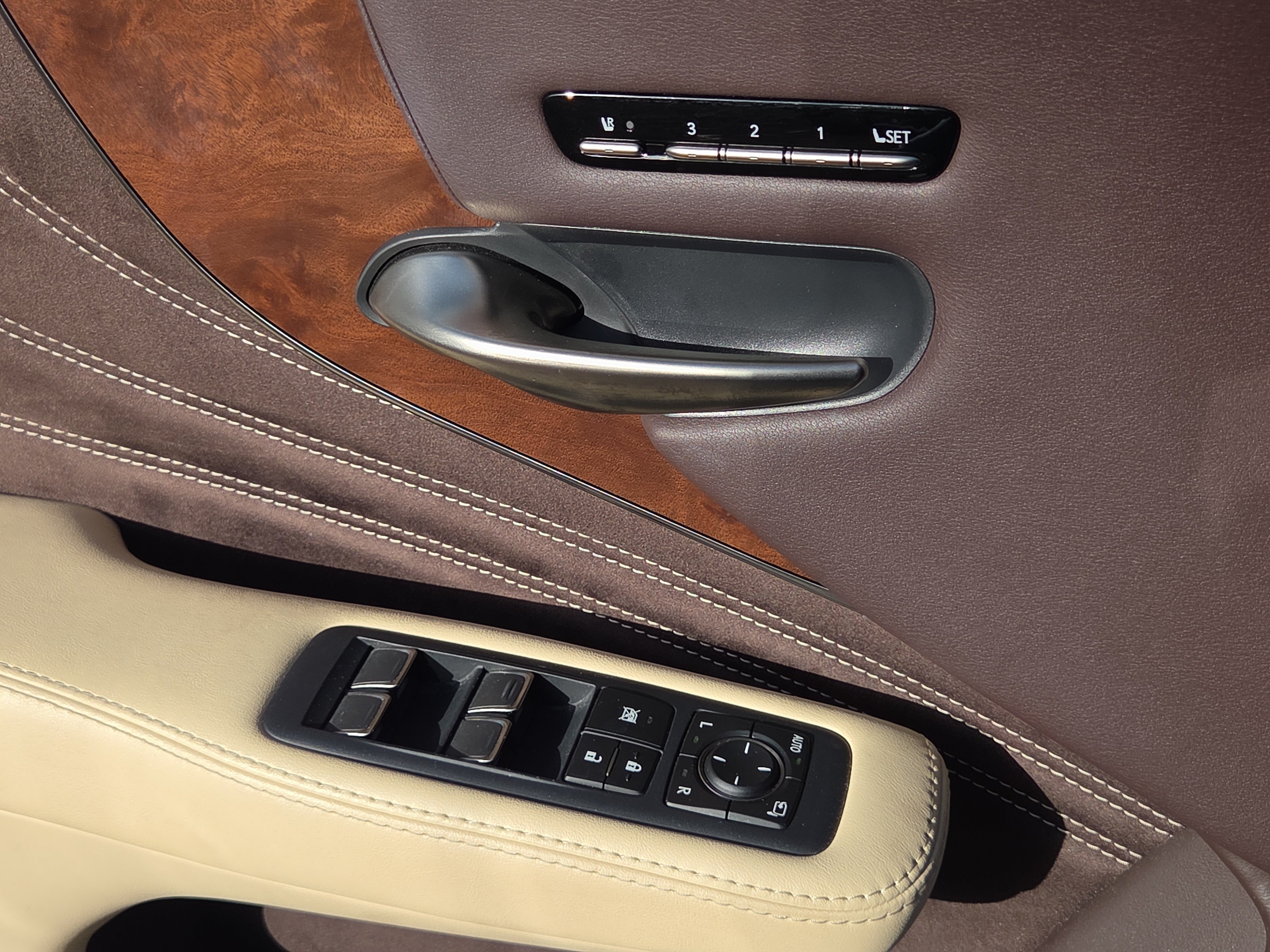 Used 2018 Lexus LS 500 AWD image 31
