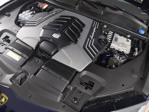 Used 2021 Lamborghini Urus image 32