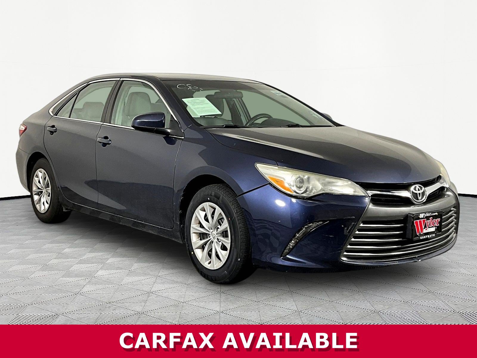 Used 2016 Toyota Camry LE FWD image 3