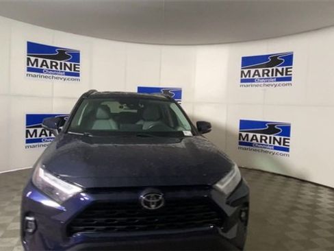 Used 2022 Toyota RAV4 XLE Premium image 4