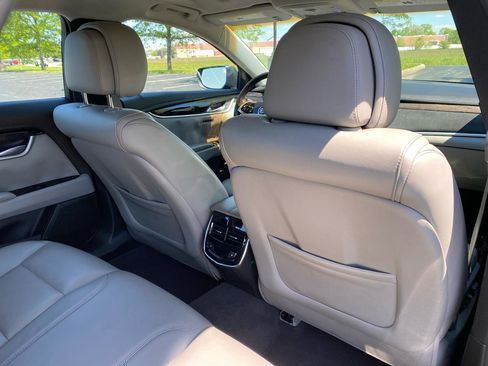 Used 2013 Cadillac XTS Luxury FWD image 23