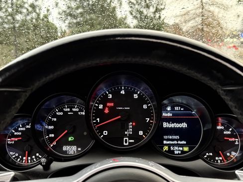 Used 2018 Porsche Cayenne Platinum Edition image 29