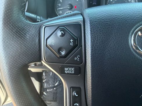 Used 2018 Toyota Tacoma TRD Off-Road w/ Technology Package AWD/4WD image 20