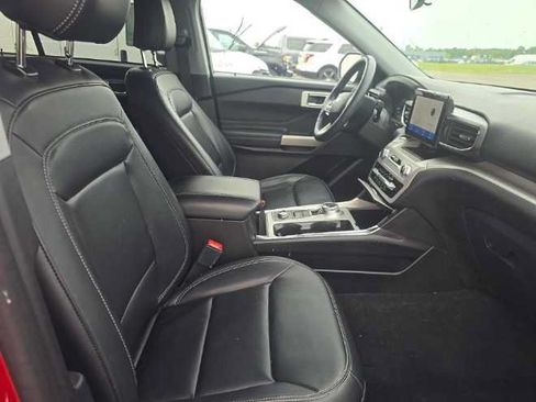 Used 2023 Ford Explorer XLT w/ Equipment Group 202A AWD/4WD image 9