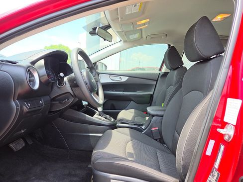 Used 2024 Kia Forte LXS FWD image 9