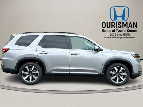 New 2025 Honda Pilot Touring image 2