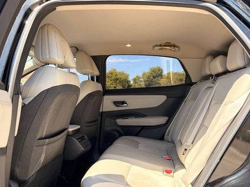 Used 2023 Nissan Ariya FWD image 12