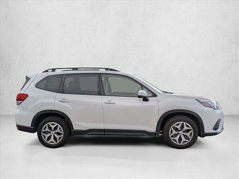 Used 2023 Subaru Forester Premium image 7