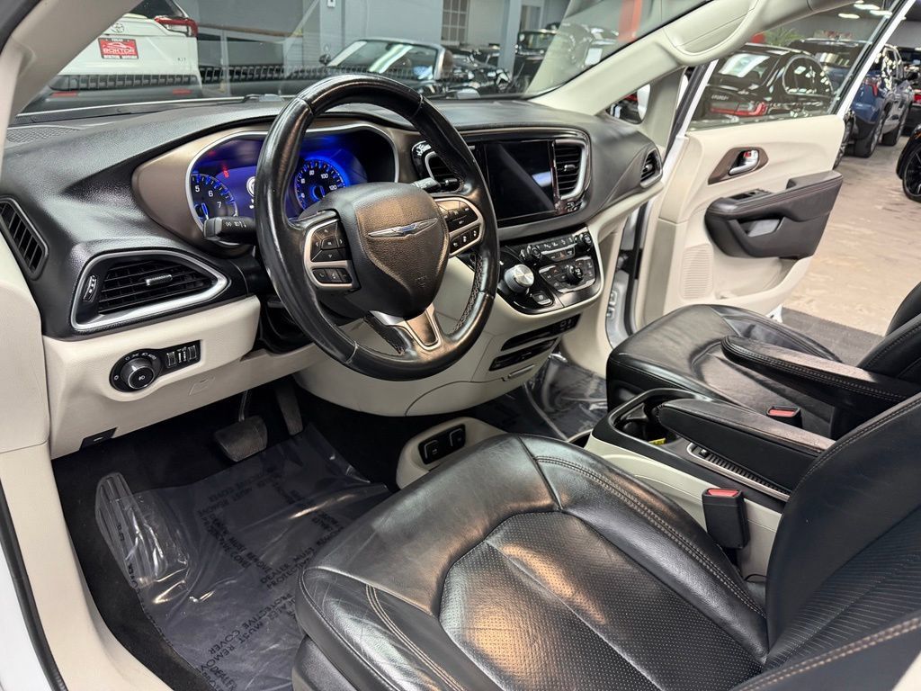 Used 2018 Chrysler Pacifica Touring-L Plus w/ Advanced Safetytec Group FWD image 35