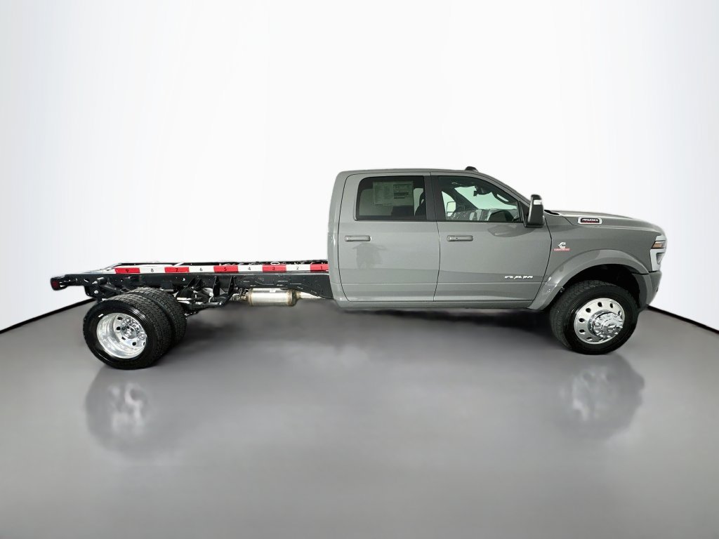 New 2026 RAM 4500 4x4 Crew Cab DRW w/ Laramie Trim Package image 8
