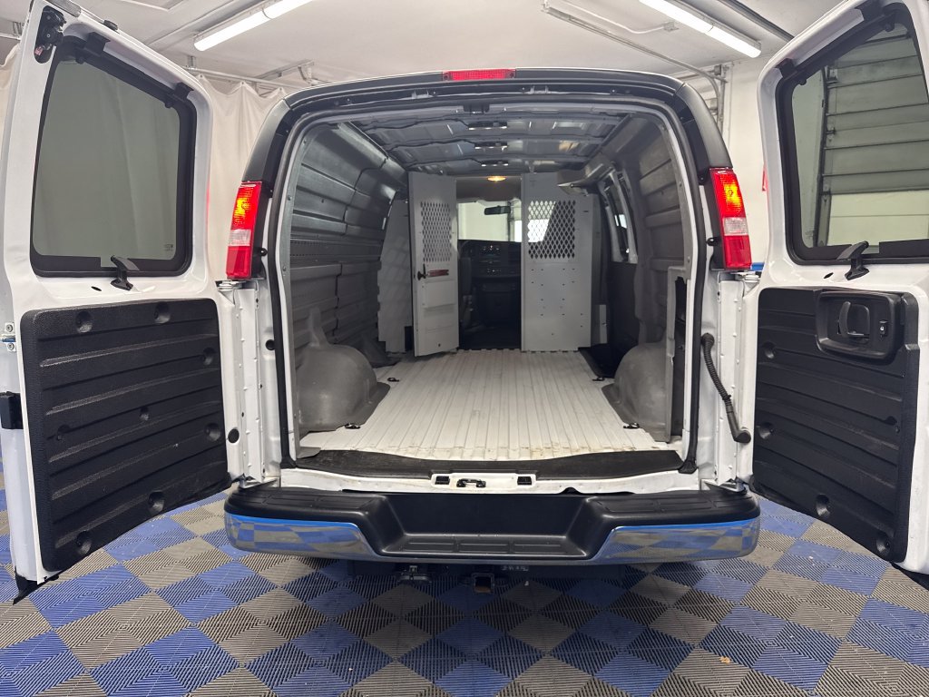 Used 2025 Chevrolet Express 2500 w/ Driver Convenience Package RWD image 27