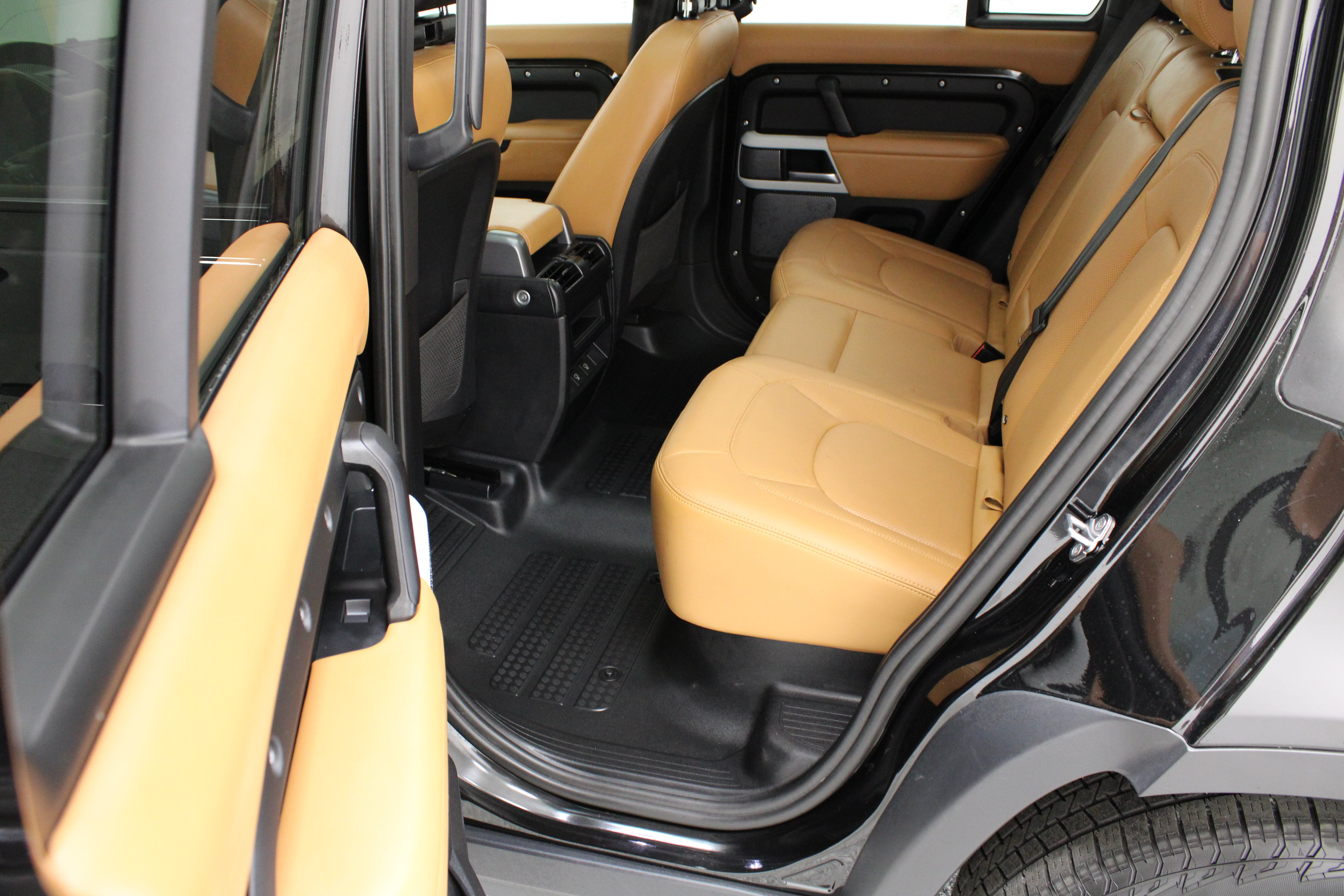 Used 2024 Land Rover Defender 110 S AWD/4WD image 30