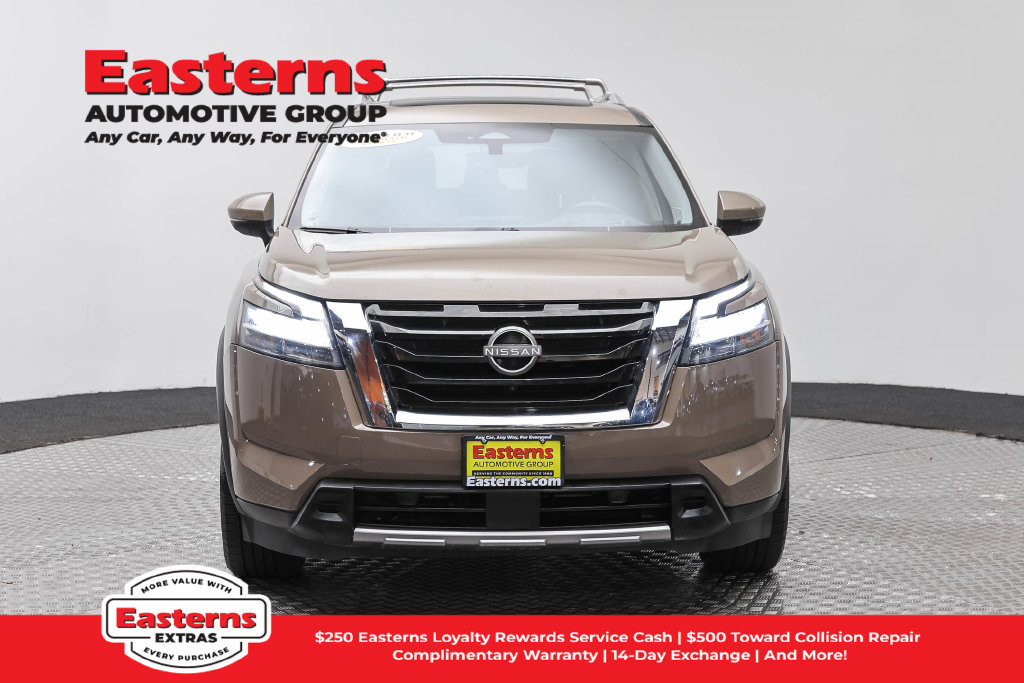 Used 2023 Nissan Pathfinder Platinum w/ Cargo Package AWD/4WD image 3