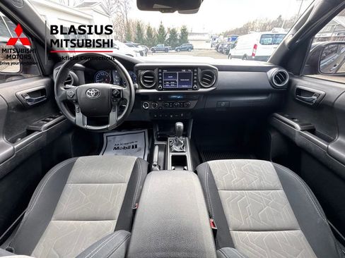 Used 2021 Toyota Tacoma TRD Sport w/ Technology Package image 16