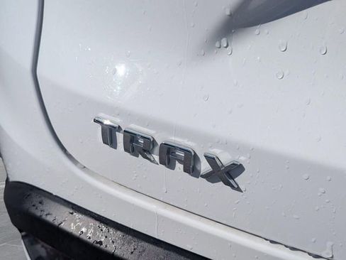 Used 2025 Chevrolet Trax LT FWD image 10