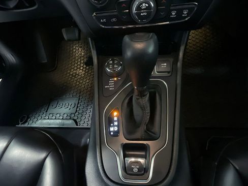 Used 2022 Jeep Cherokee Trailhawk image 36