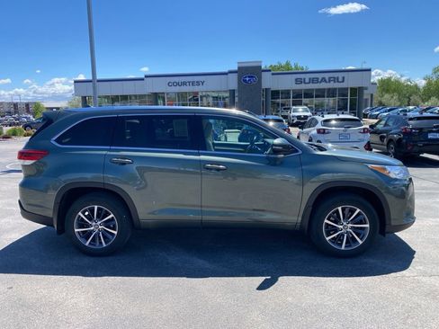 Used 2018 Toyota Highlander XLE AWD/4WD image 1