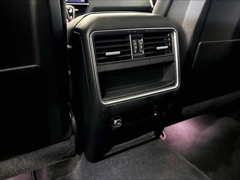 Used 2023 Porsche Cayenne AWD/4WD image 30