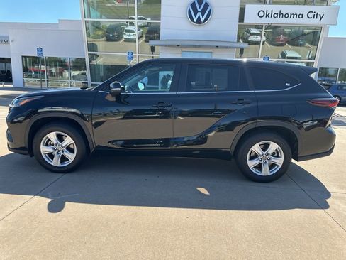 Used 2024 Toyota Highlander LE image 27