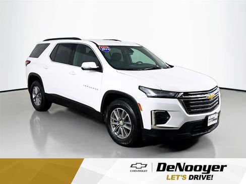 Used 2023 Chevrolet Traverse LT image 1