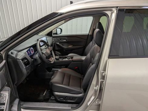 Used 2025 Nissan Rogue SL w/ Tech Package image 15