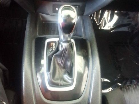Used 2020 Nissan Rogue SV FWD image 11