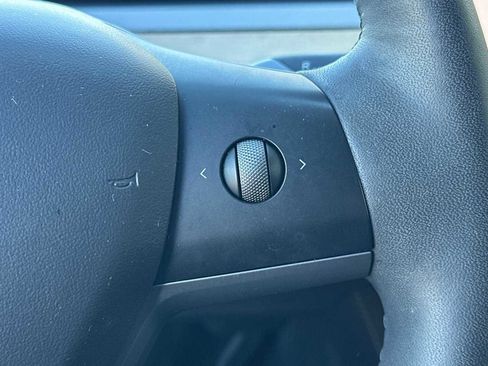 Used 2021 Tesla Model Y Long Range image 31