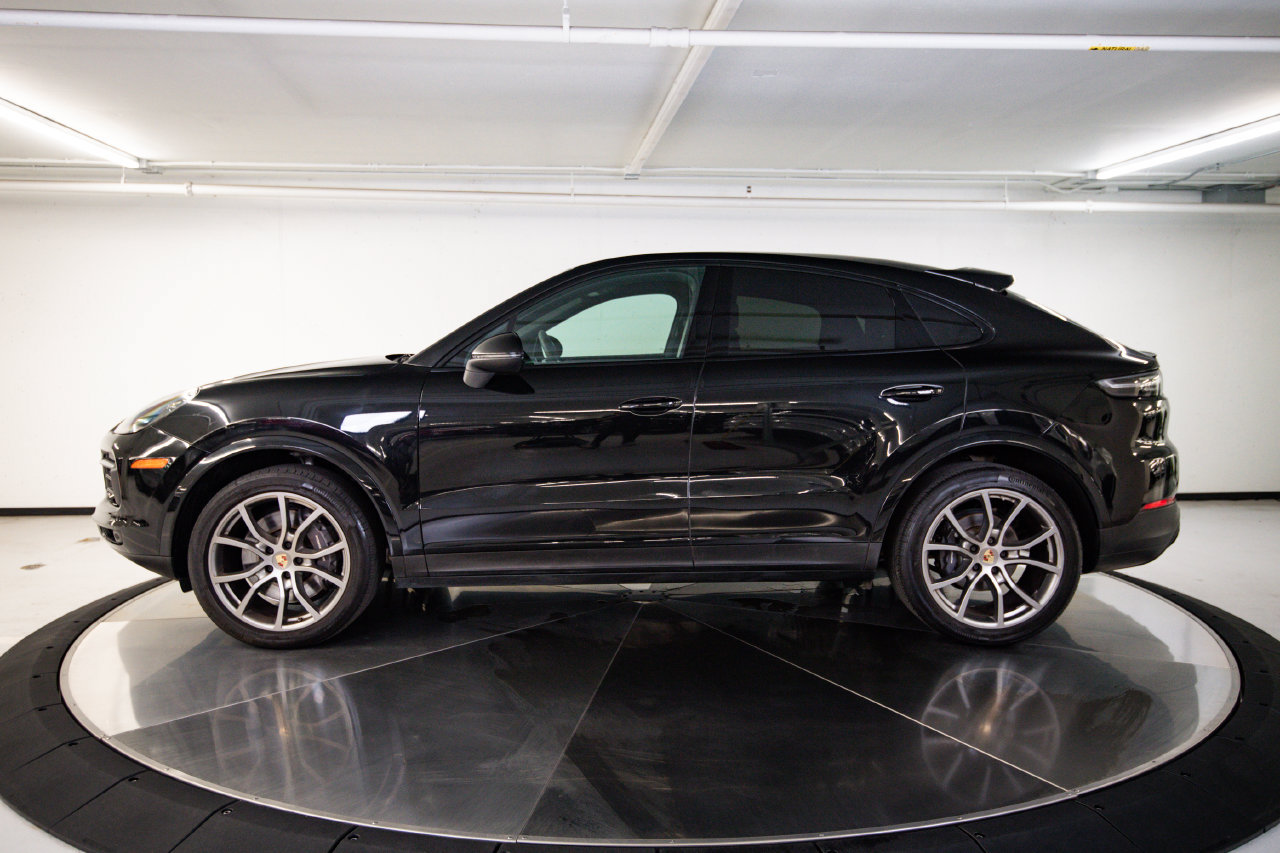 Certified 2023 Porsche Cayenne Platinum Edition AWD/4WD image 2