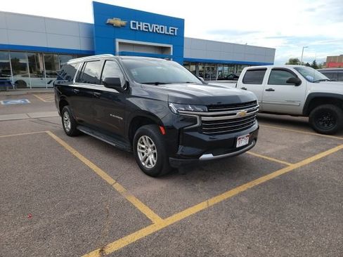 Used 2021 Chevrolet Suburban LT AWD/4WD image 3