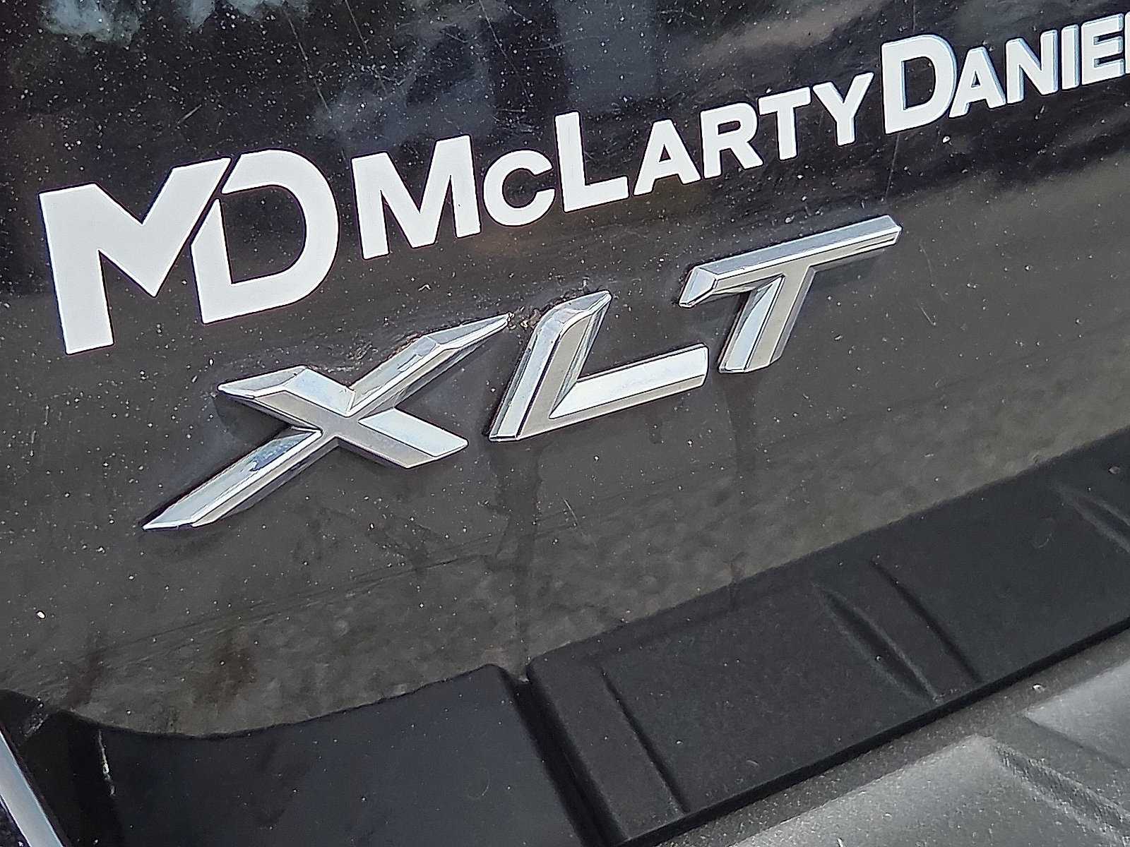 Used 2022 Ford Explorer XLT w/ Equipment Group 202A AWD/4WD image 8