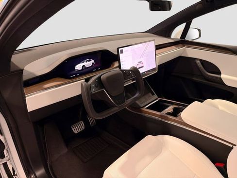 Used 2022 Tesla Model X image 8