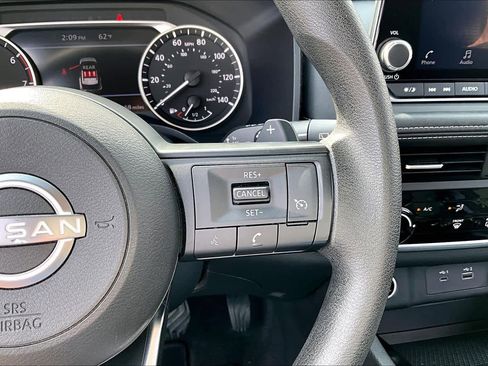 Used 2023 Nissan Rogue S image 23