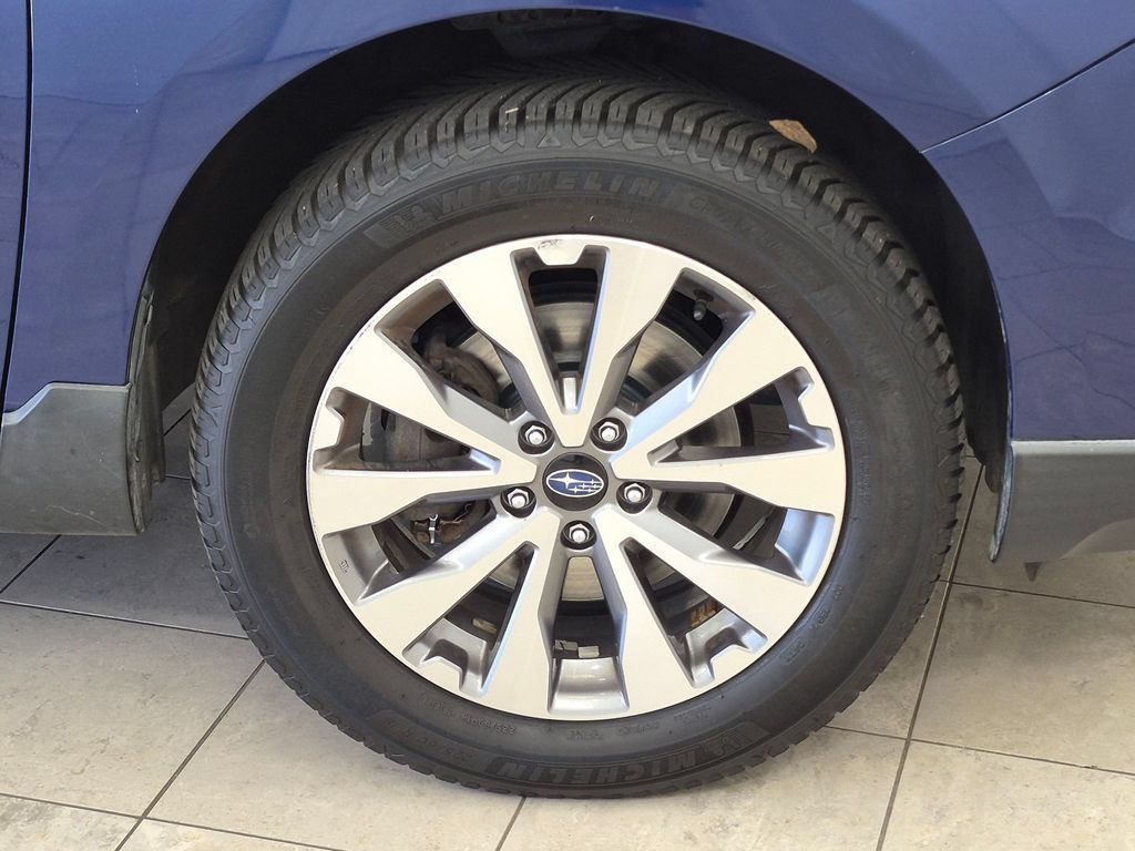 Used 2017 Subaru Outback 2.5i Touring AWD/4WD image 11