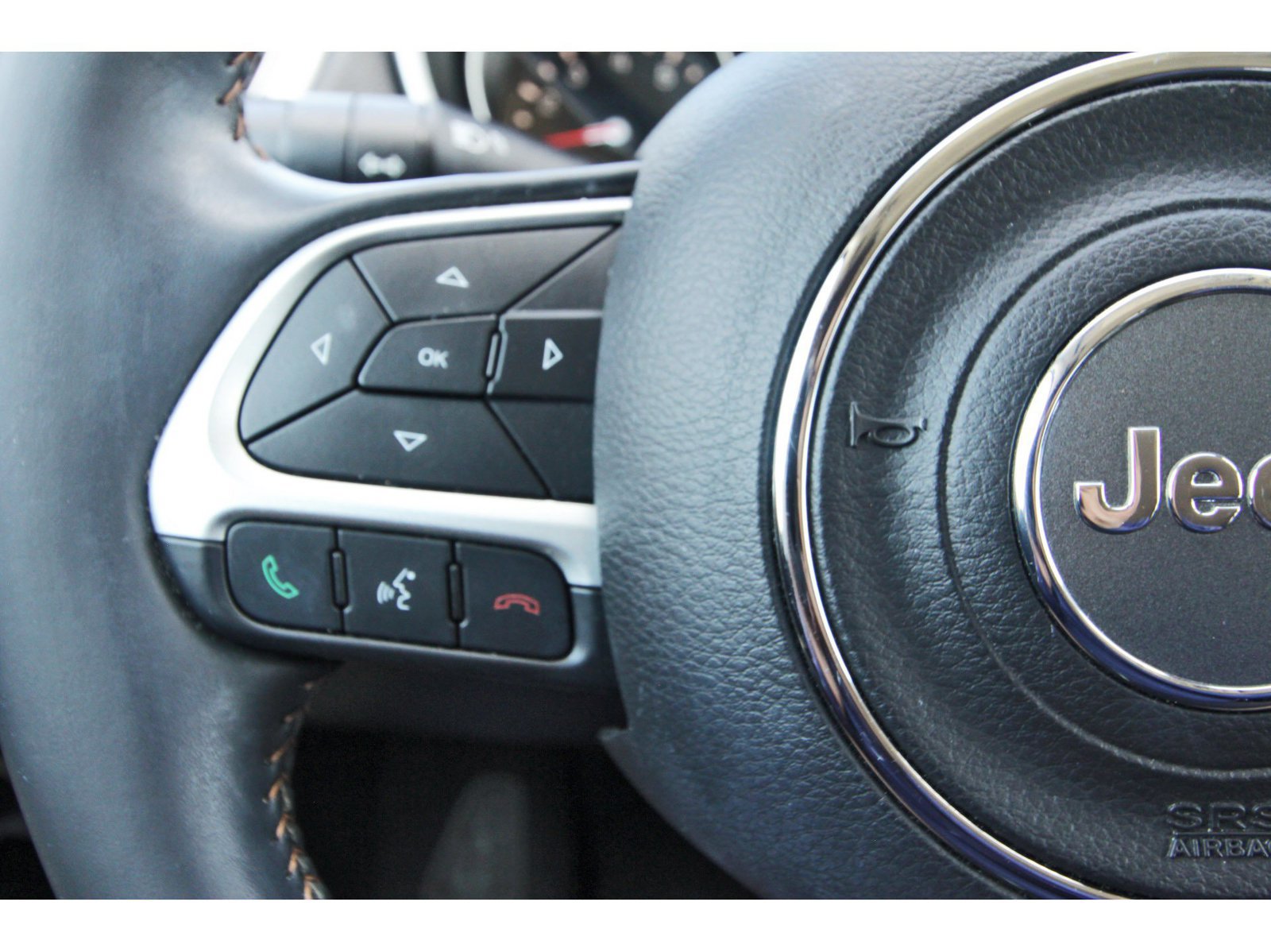 Used 2018 Jeep Compass Latitude w/ Popular Equipment Group FWD image 18