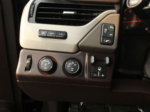 Used 2016 GMC Yukon XL Denali w/ Open Road Package AWD/4WD image 30