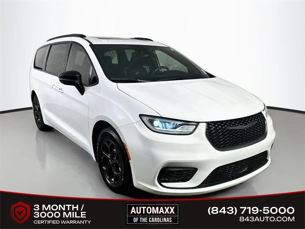 Used 2024 Chrysler Pacifica Premium FWD image 1