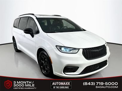 Used 2024 Chrysler Pacifica Premium