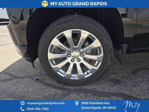 Used 2019 Chevrolet Silverado 1500 High Country w/ Technology Package AWD/4WD image 29