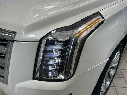 Used 2018 Cadillac Escalade Platinum AWD/4WD image 35