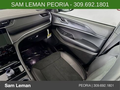 New 2025 Jeep Grand Cherokee L Altitude image 23