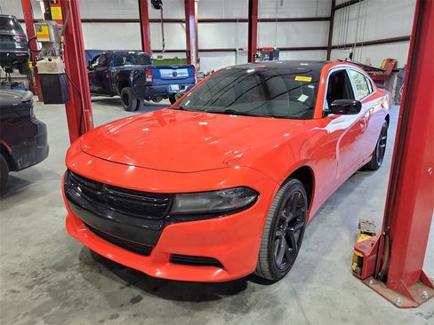 Used 2021 Dodge Charger SXT w/ Blacktop Package image 4