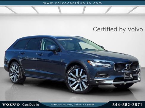 Certified 2025 Volvo V90 B6 Cross Country Plus AWD/4WD image 1